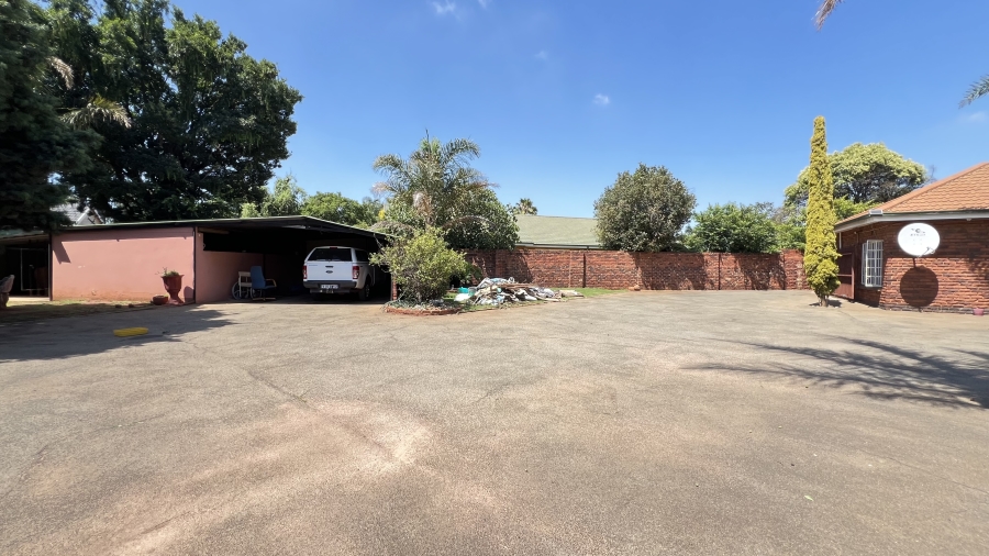 4 Bedroom Property for Sale in Helikonpark Gauteng