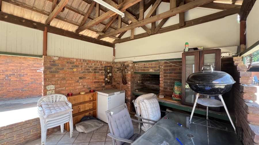 4 Bedroom Property for Sale in Helikonpark Gauteng