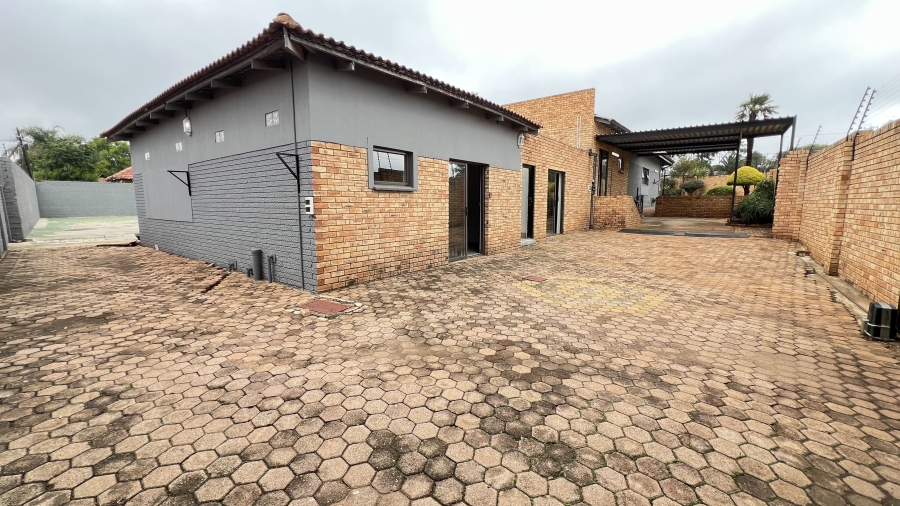4 Bedroom Property for Sale in Monument Gauteng