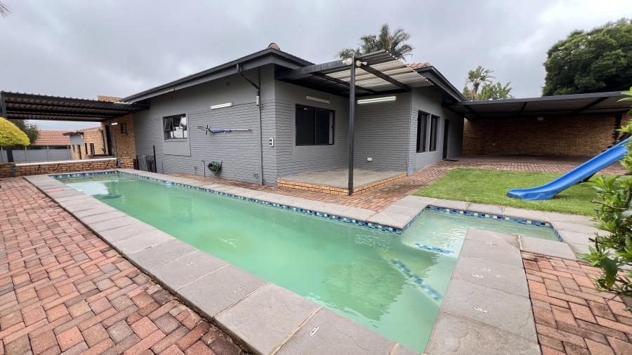4 Bedroom Property for Sale in Monument Gauteng