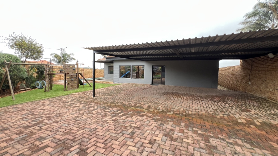 4 Bedroom Property for Sale in Monument Gauteng