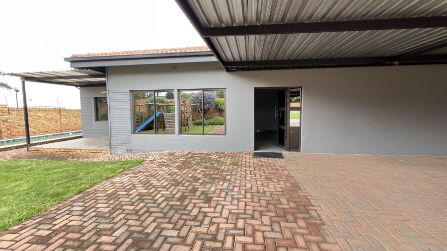 4 Bedroom Property for Sale in Monument Gauteng
