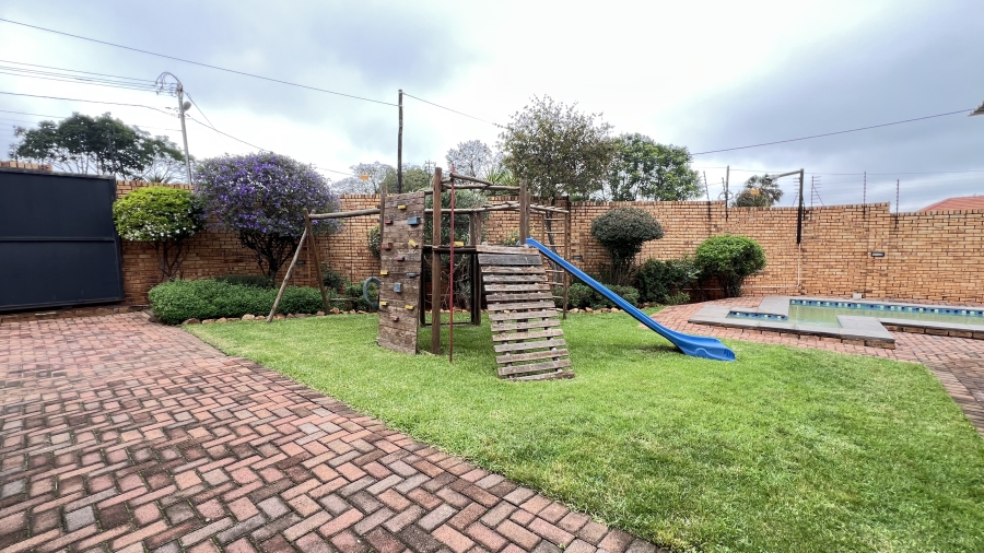 4 Bedroom Property for Sale in Monument Gauteng