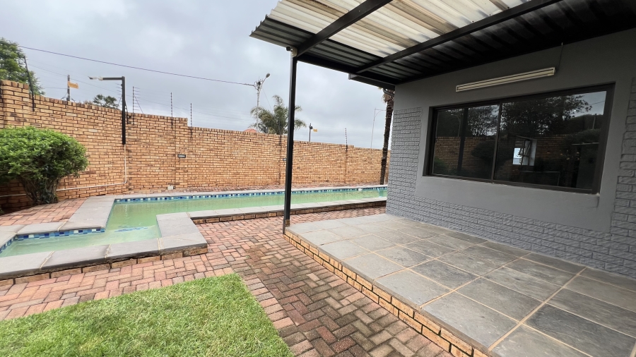 4 Bedroom Property for Sale in Monument Gauteng