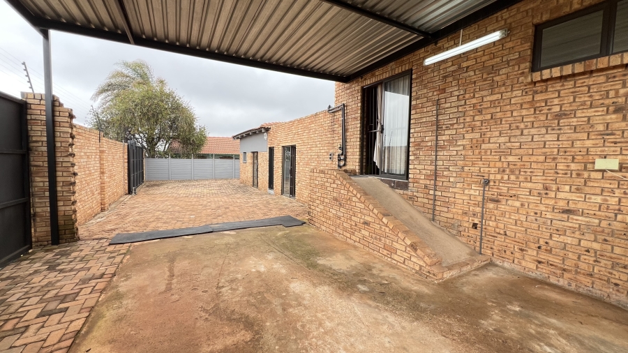4 Bedroom Property for Sale in Monument Gauteng