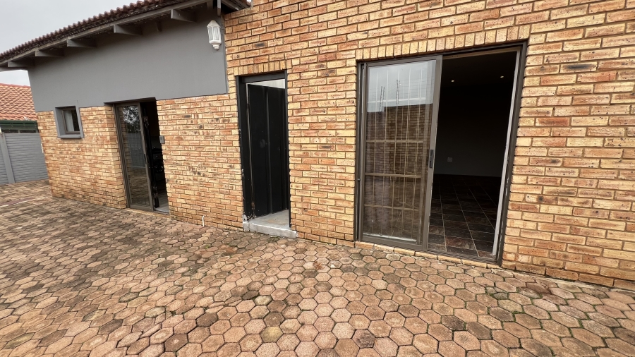 4 Bedroom Property for Sale in Monument Gauteng