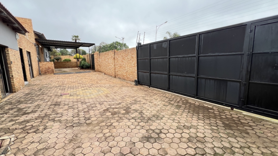 4 Bedroom Property for Sale in Monument Gauteng