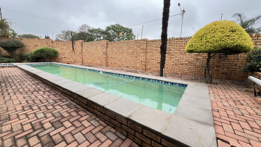 4 Bedroom Property for Sale in Monument Gauteng