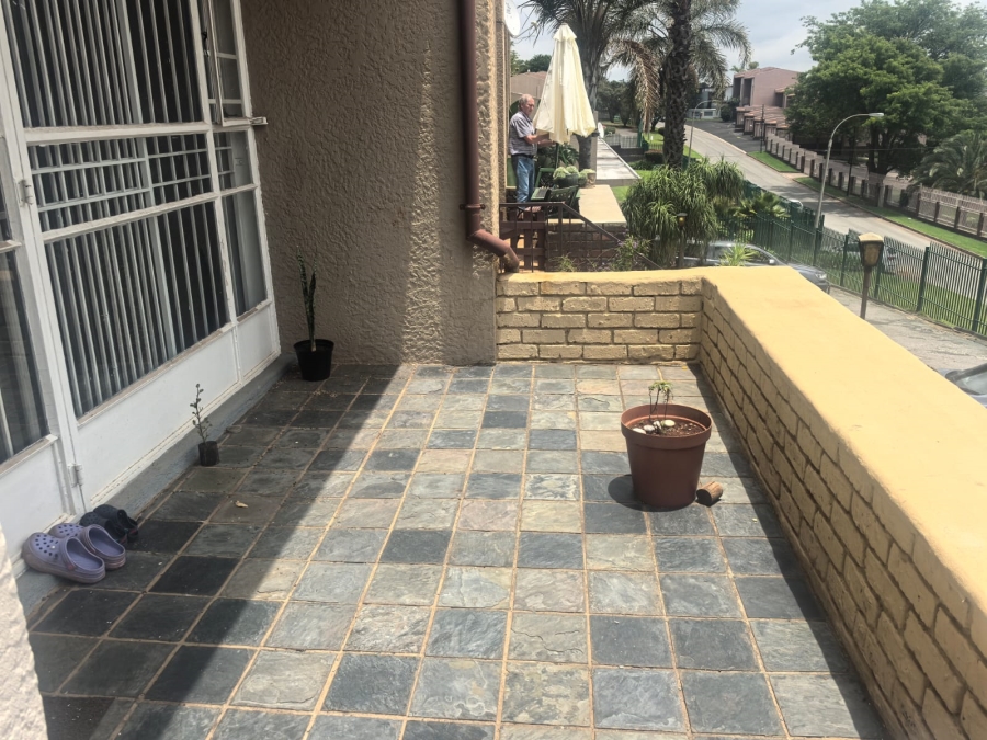 2 Bedroom Property for Sale in Florida Hills Gauteng