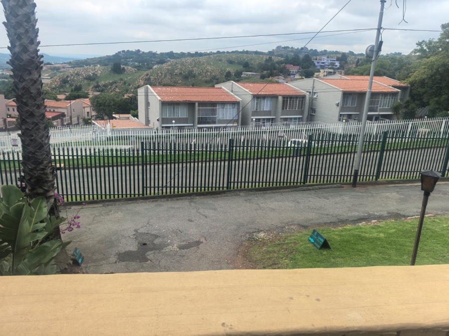 2 Bedroom Property for Sale in Florida Hills Gauteng