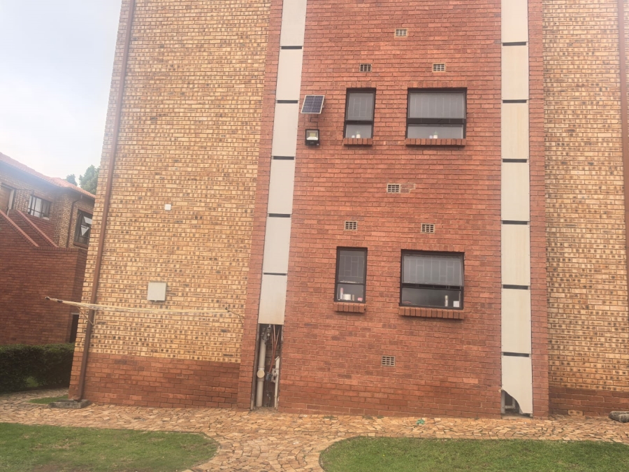 2 Bedroom Property for Sale in Weltevreden Park Gauteng