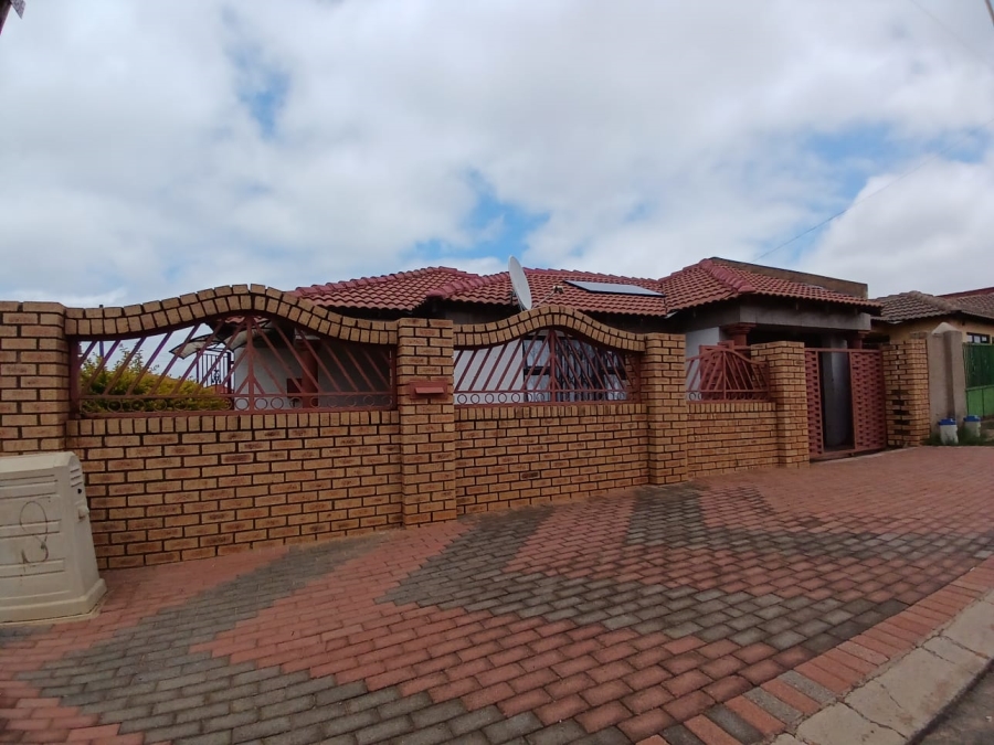 3 Bedroom Property for Sale in Kagiso Gauteng
