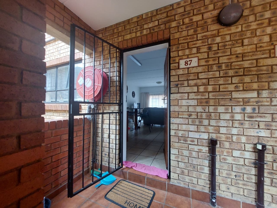 2 Bedroom Property for Sale in Weltevreden Park Gauteng