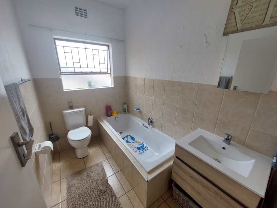 2 Bedroom Property for Sale in Weltevreden Park Gauteng