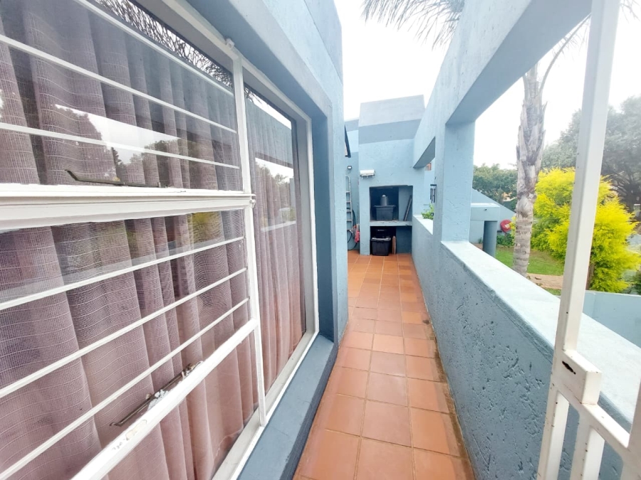 2 Bedroom Property for Sale in Weltevreden Park Gauteng