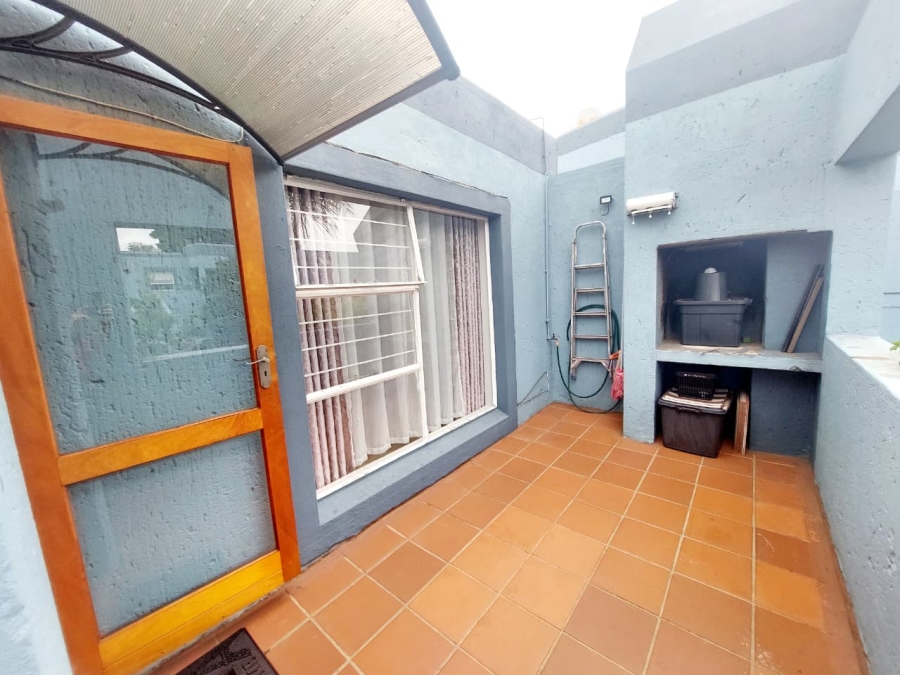2 Bedroom Property for Sale in Weltevreden Park Gauteng