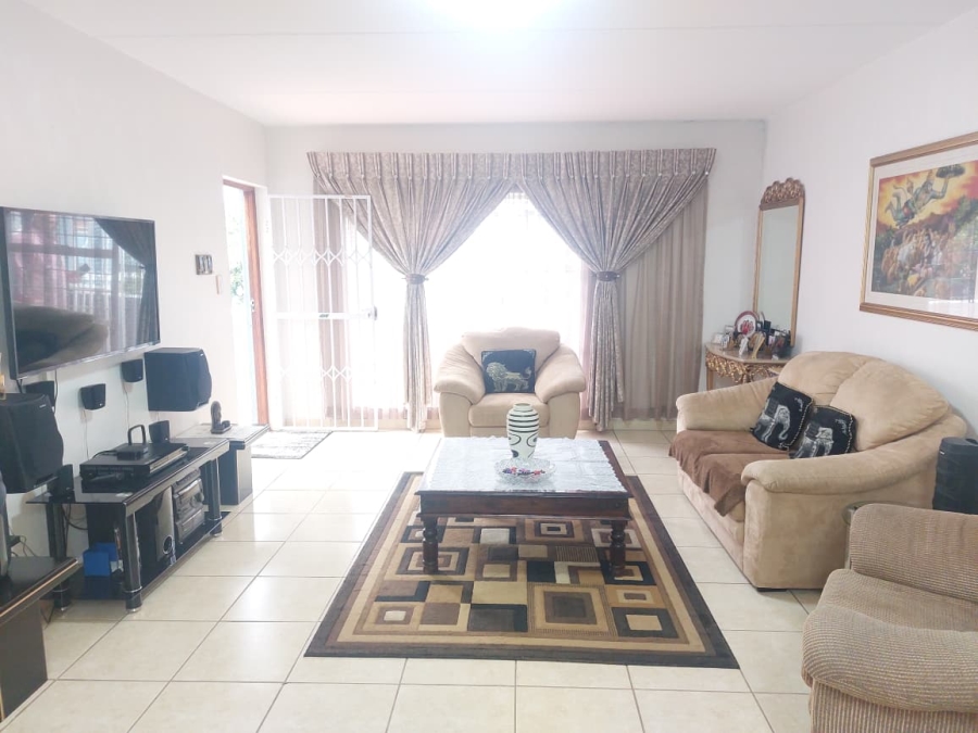 2 Bedroom Property for Sale in Weltevreden Park Gauteng