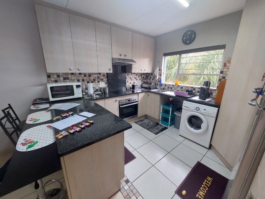 2 Bedroom Property for Sale in Weltevreden Park Gauteng