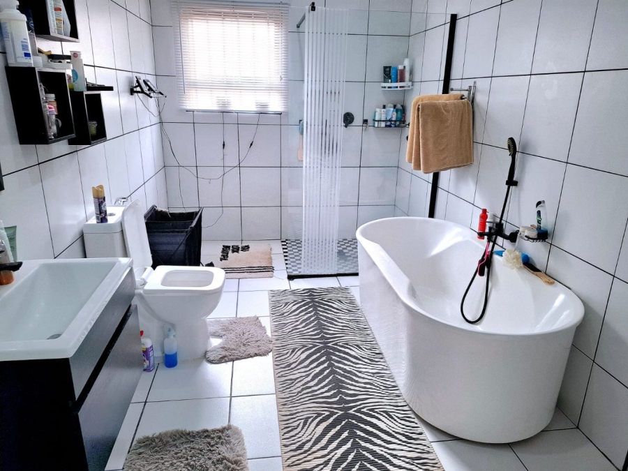 3 Bedroom Property for Sale in Hillshaven Gauteng