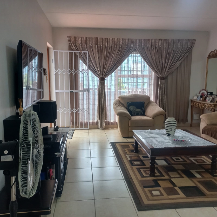 2 Bedroom Property for Sale in Weltevreden Park Gauteng