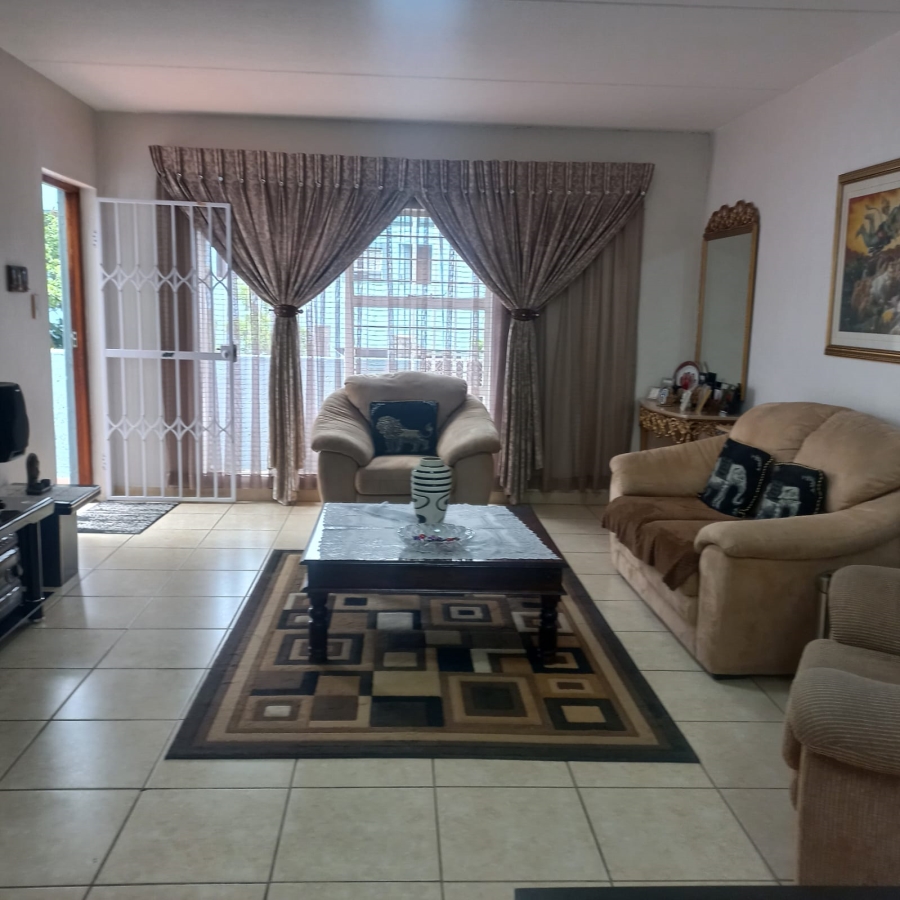 2 Bedroom Property for Sale in Weltevreden Park Gauteng