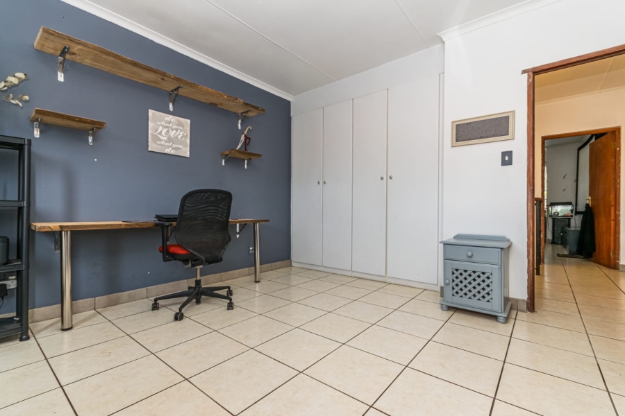 To Let 3 Bedroom Property for Rent in Florida Park Gauteng