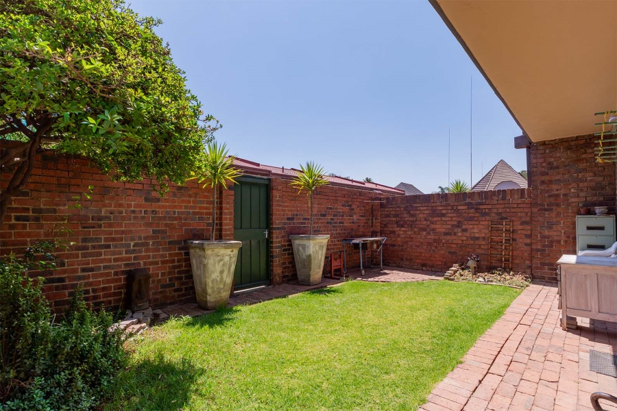 2 Bedroom Property for Sale in Dayanglen Gauteng