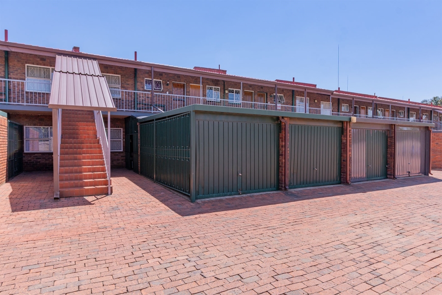 2 Bedroom Property for Sale in Dayanglen Gauteng