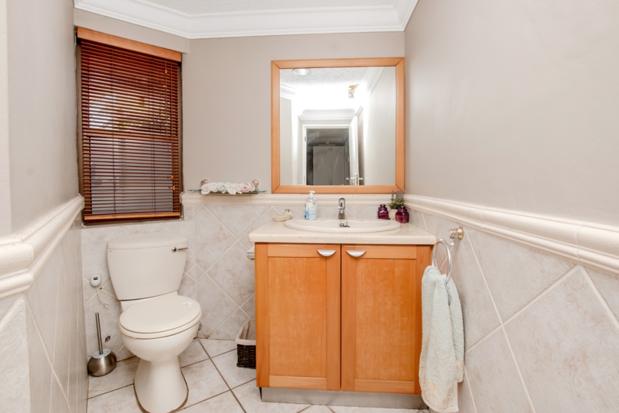 4 Bedroom Property for Sale in Sonneveld Gauteng