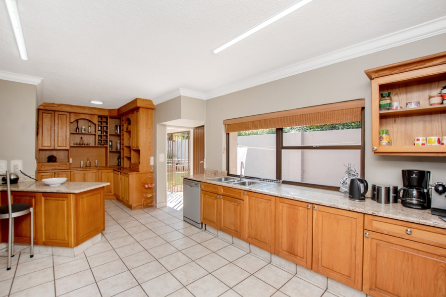 4 Bedroom Property for Sale in Sonneveld Gauteng