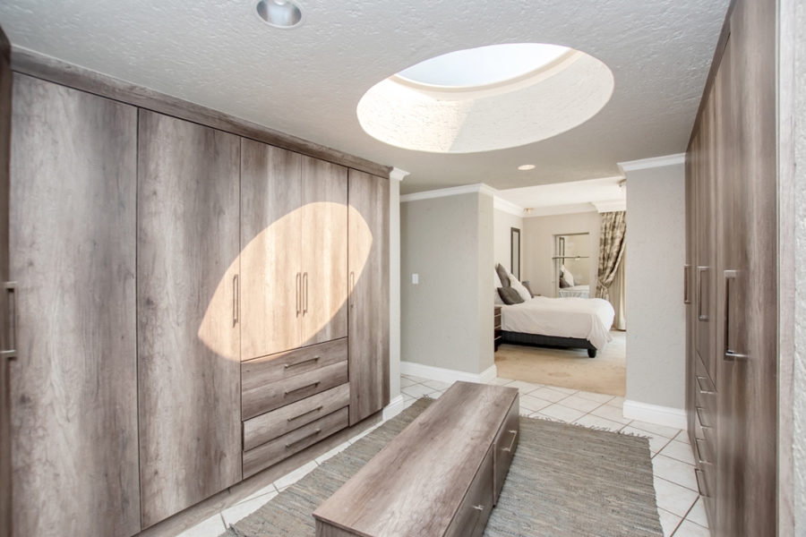 4 Bedroom Property for Sale in Sonneveld Gauteng