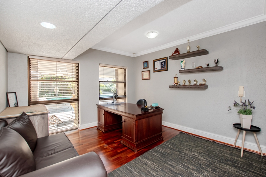 4 Bedroom Property for Sale in Sonneveld Gauteng