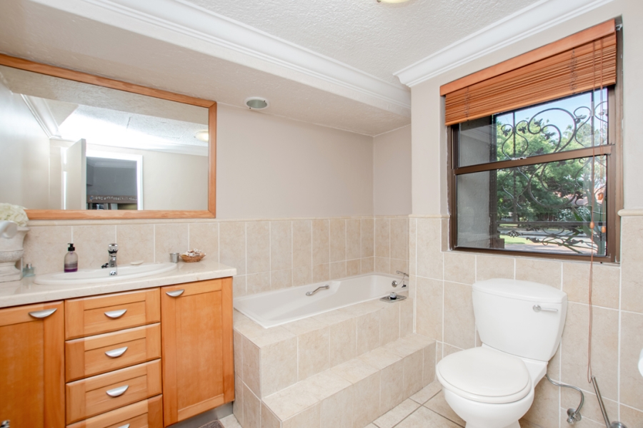 4 Bedroom Property for Sale in Sonneveld Gauteng