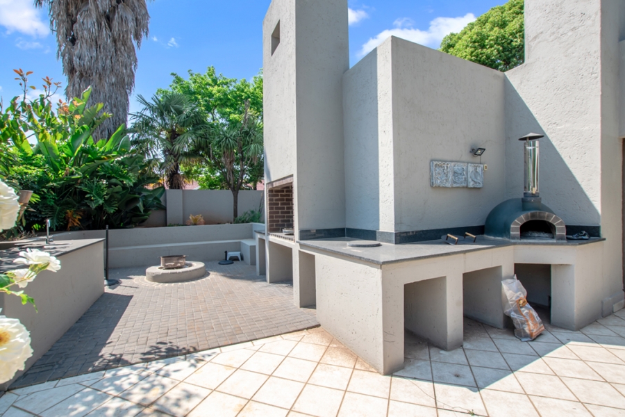 4 Bedroom Property for Sale in Sonneveld Gauteng