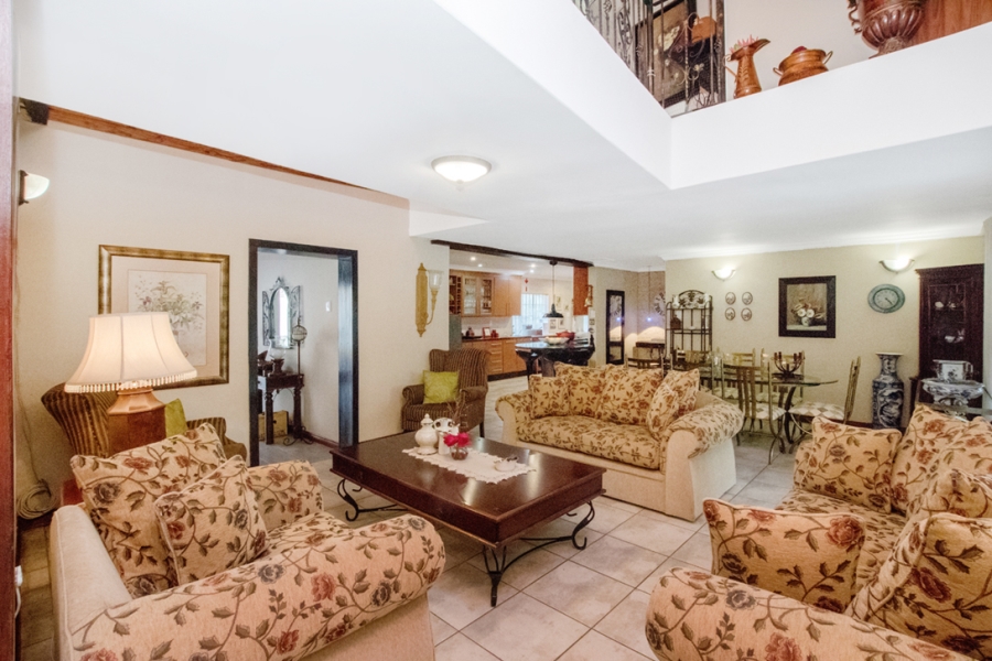 5 Bedroom Property for Sale in Radiokop Gauteng