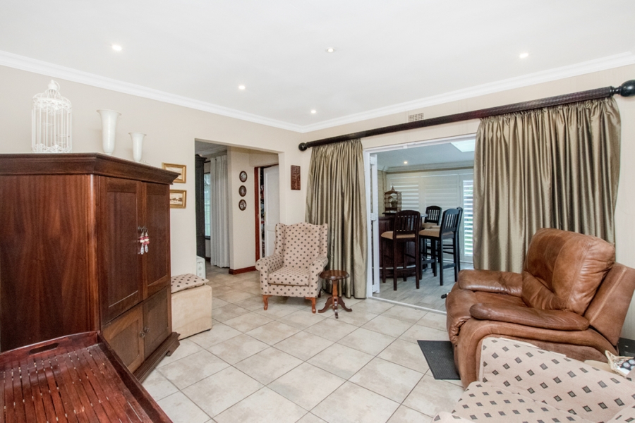 5 Bedroom Property for Sale in Radiokop Gauteng