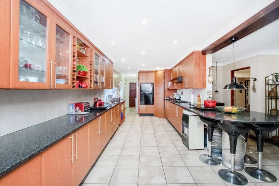 5 Bedroom Property for Sale in Radiokop Gauteng