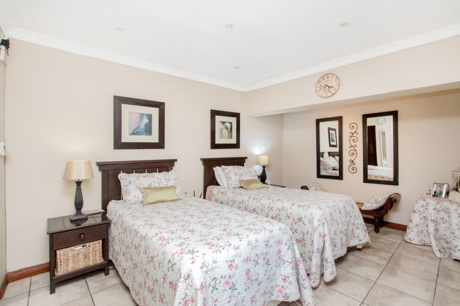 5 Bedroom Property for Sale in Radiokop Gauteng