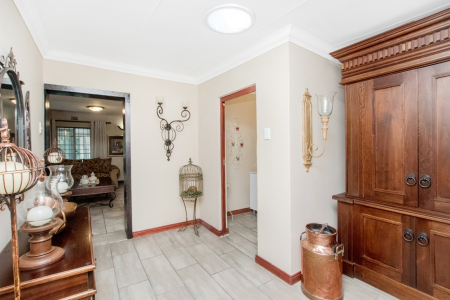 5 Bedroom Property for Sale in Radiokop Gauteng