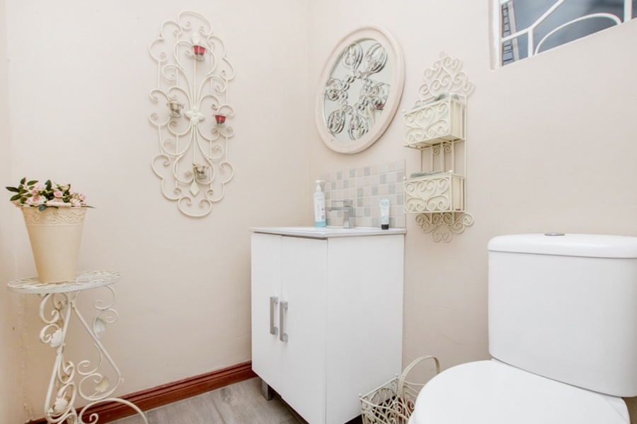 5 Bedroom Property for Sale in Radiokop Gauteng