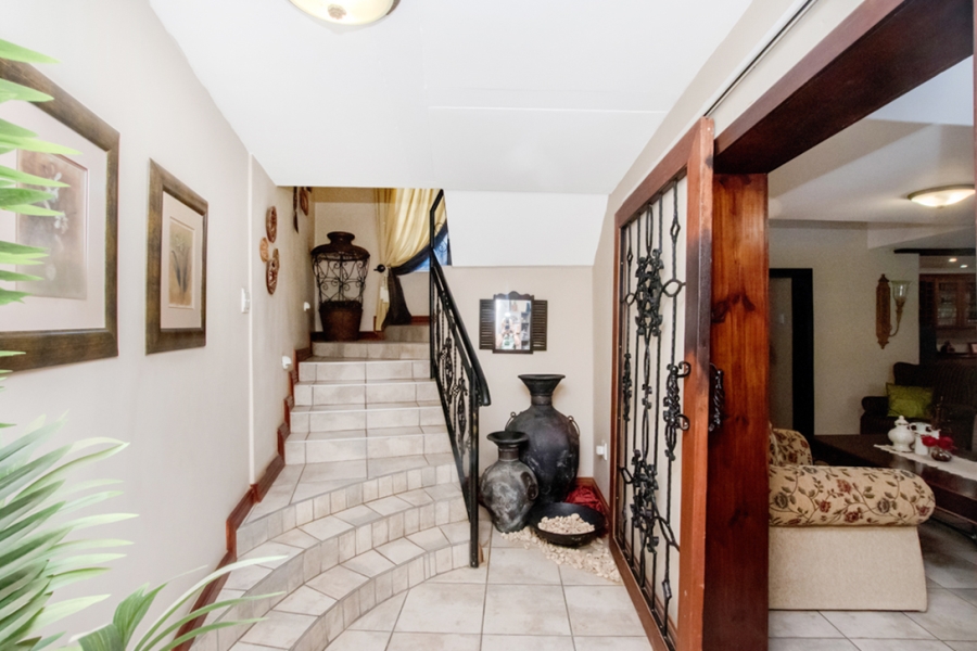 5 Bedroom Property for Sale in Radiokop Gauteng