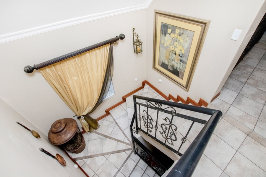 5 Bedroom Property for Sale in Radiokop Gauteng