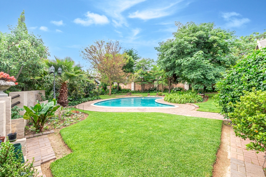 5 Bedroom Property for Sale in Radiokop Gauteng
