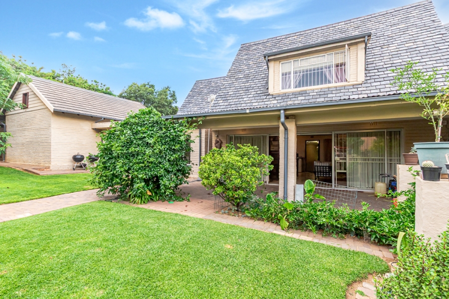 5 Bedroom Property for Sale in Radiokop Gauteng