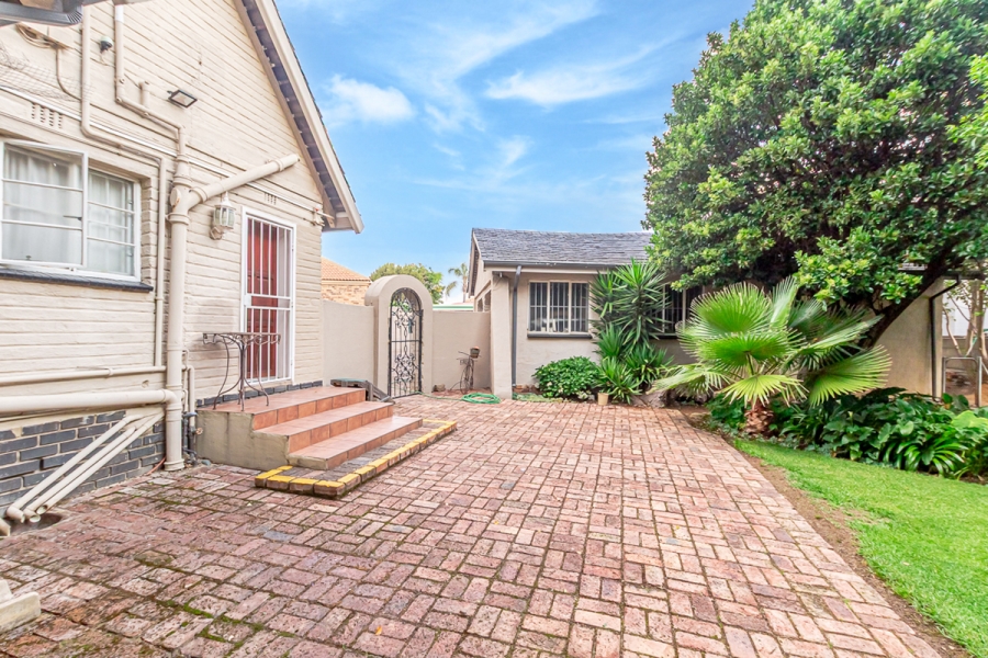 5 Bedroom Property for Sale in Radiokop Gauteng