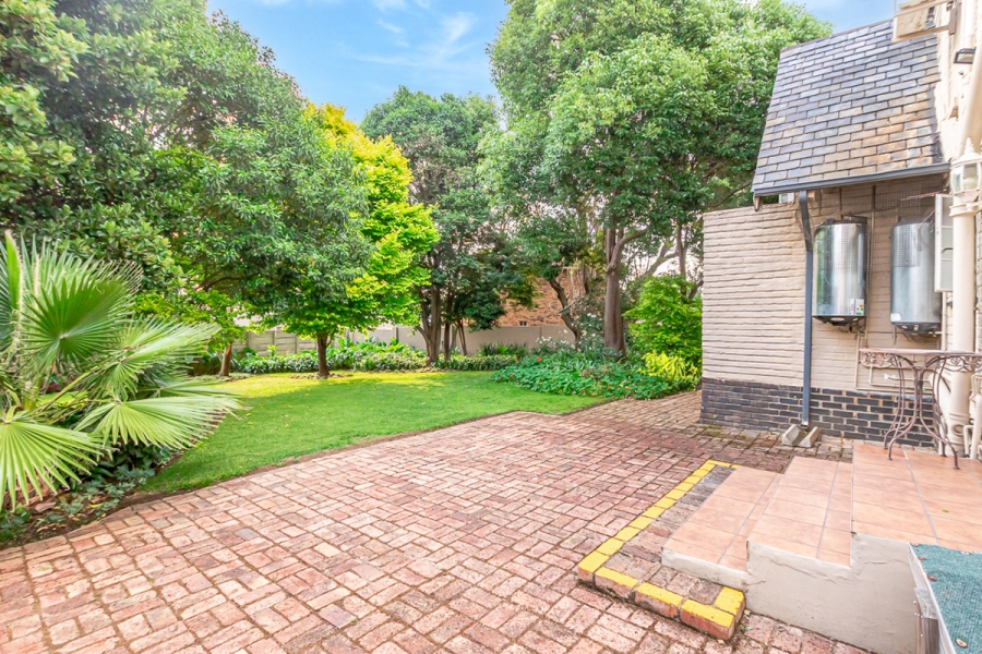 5 Bedroom Property for Sale in Radiokop Gauteng