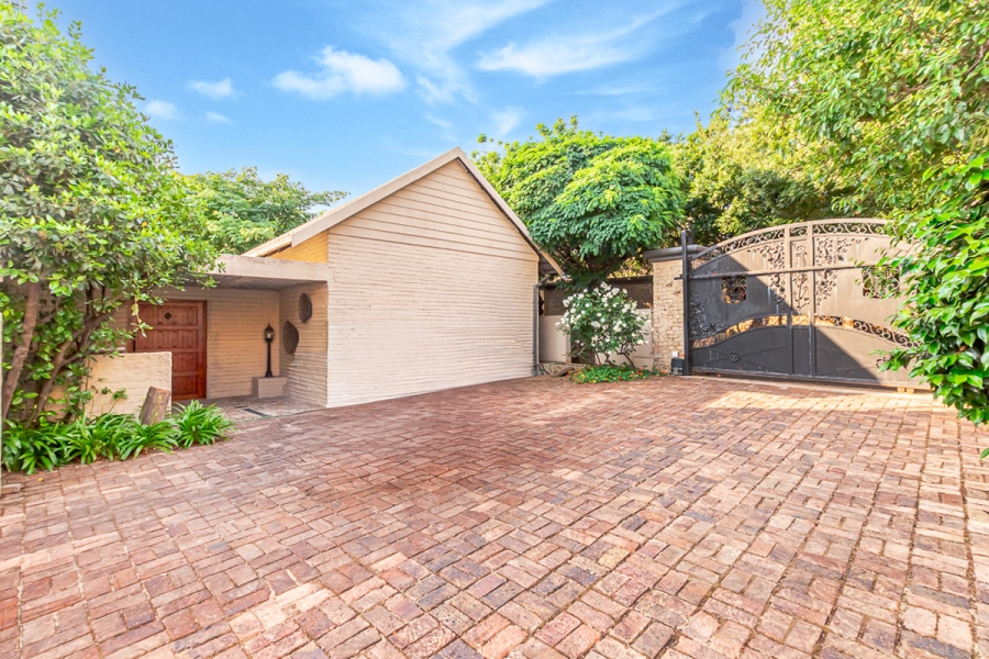 5 Bedroom Property for Sale in Radiokop Gauteng