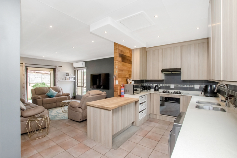 2 Bedroom Property for Sale in Halfway Gardens Gauteng