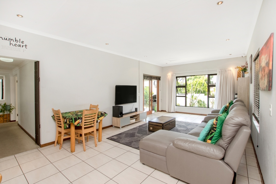 3 Bedroom Property for Sale in Magaliessig Gauteng