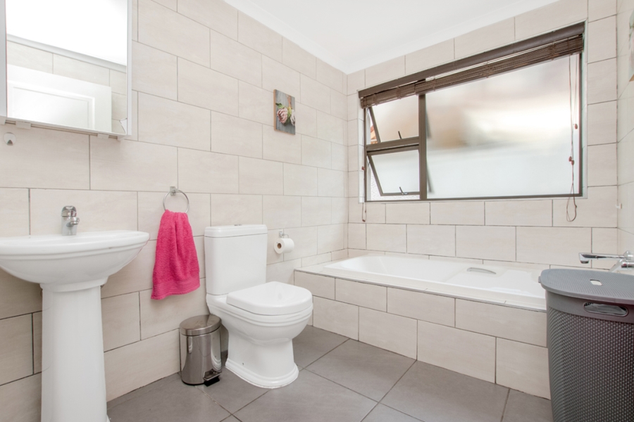 3 Bedroom Property for Sale in Magaliessig Gauteng